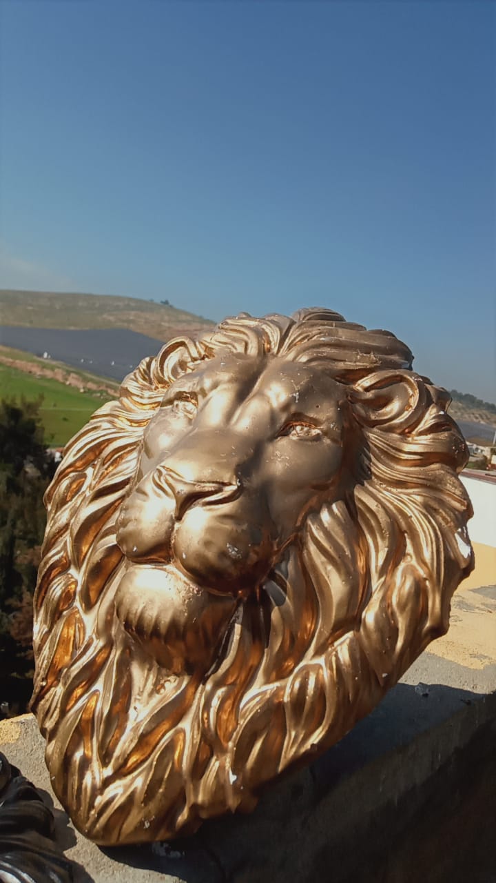 Lion Head Statue - Crafters Blend